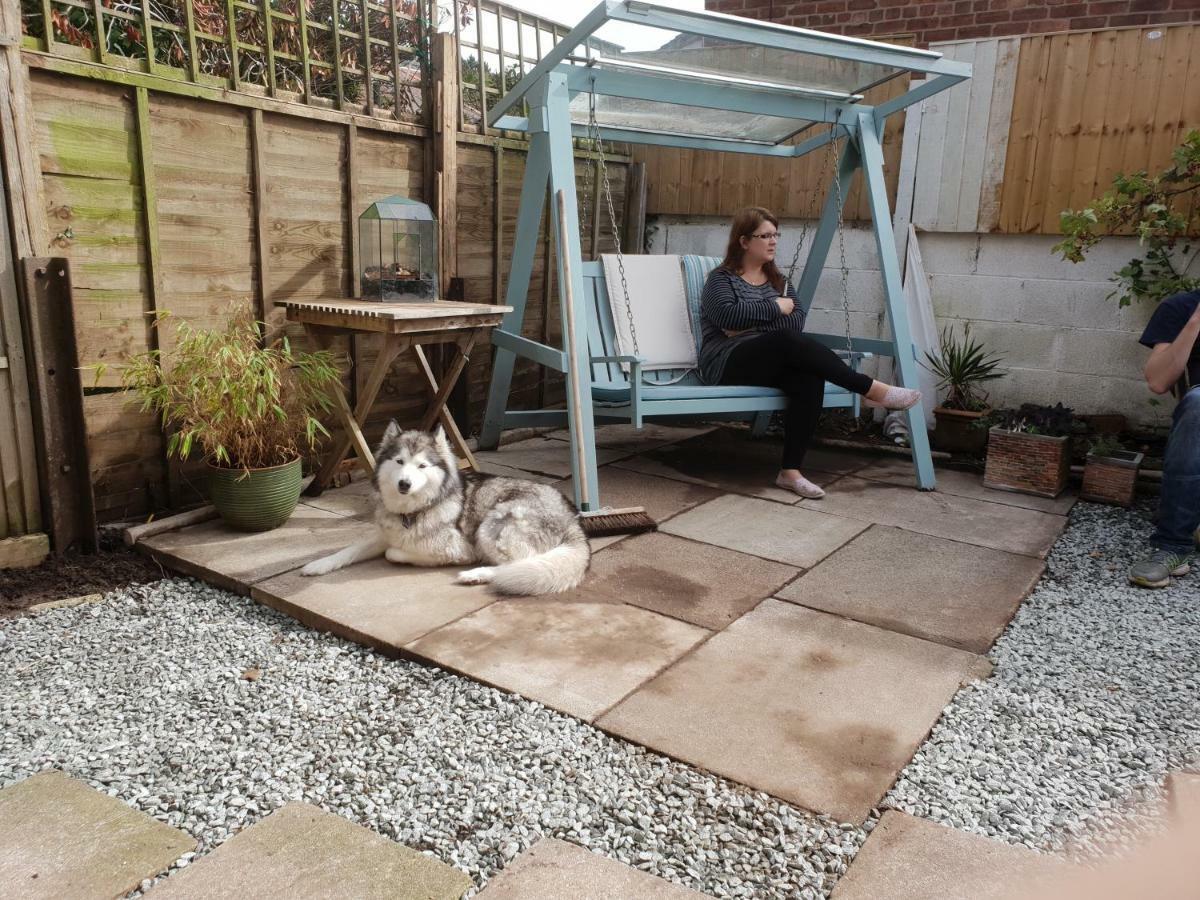 The Garden Room, Pets, Fridge Tv Честър Екстериор снимка